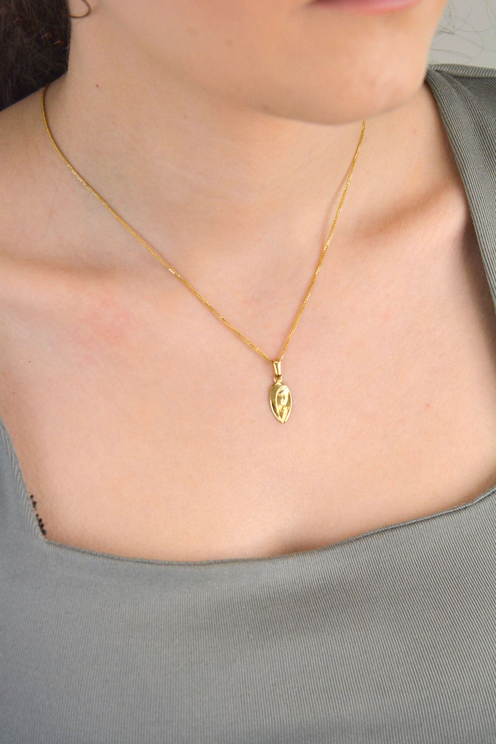 Złota zawieszka medalik ZA 426B 333 ✅ Medalik będący wspaniałą pamiątką i prezentem z okazji ✅.jpg